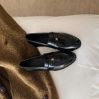 Damen Elegante Mokassins mit goldener Schnallenverzierung