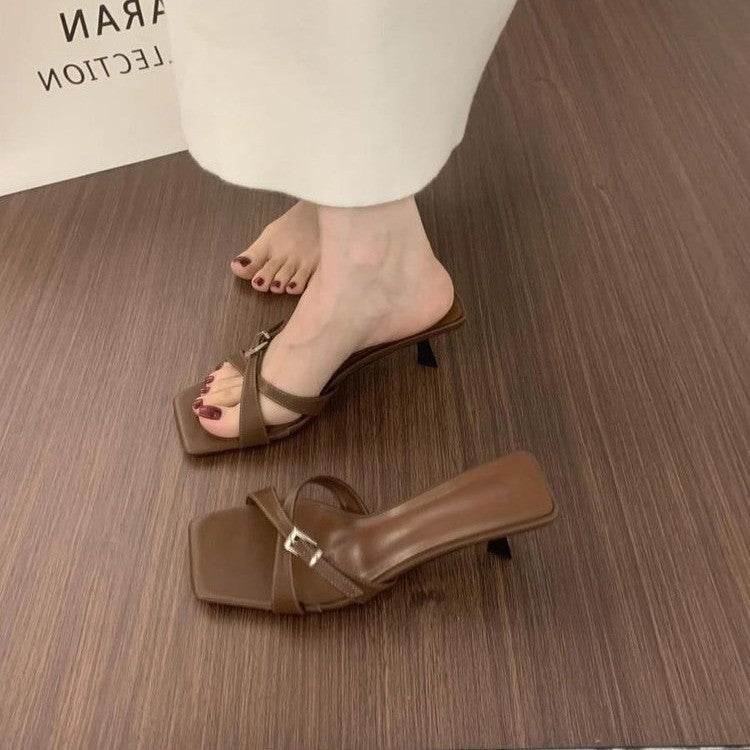 Damen Offene Mules mit dekorativen Riemen und komfortablem Absatz R&B