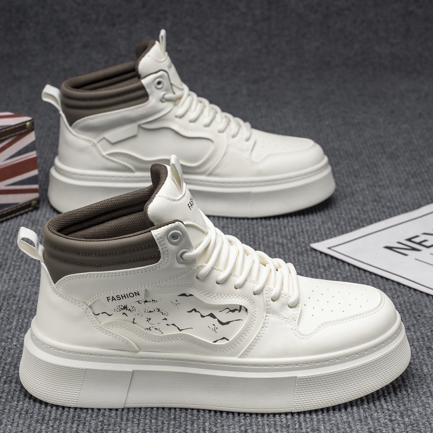 Damen Modische High-Top Sneakers mit einzigartigem Designelement R&B