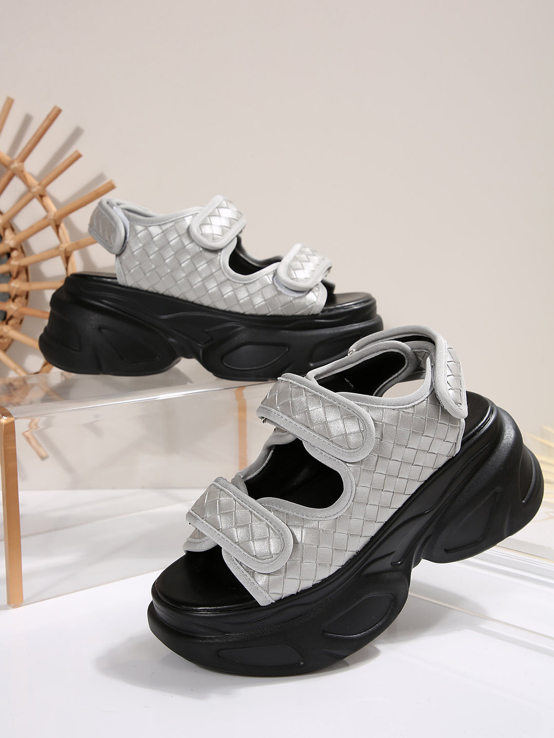 Damen Glamouröse Plateau-Sandalen mit verstellbaren Riemen und funkelnden Applikationen R&B