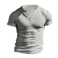 Herren kurzärmeliges Henley-T-Shirt mit strukturiertem Rippdesign und praktischem Knopfverschluss R&B