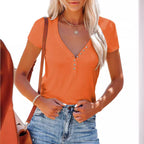 Damen Kurzärmliges V-Ausschnitt T-Shirt mit dekorativen Knöpfen