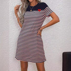 Damen Kurzarmkleid mit gestreiftem Design und rotem Herzapplikation R&B
