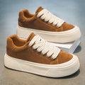 Damen Sneaker mit hochwertiger Veloursleder-Oberfläche und bequemer Laufsohle