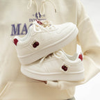 Damen Sneaker mit verspieltem Kirschmotiv und weichem Innenfutter