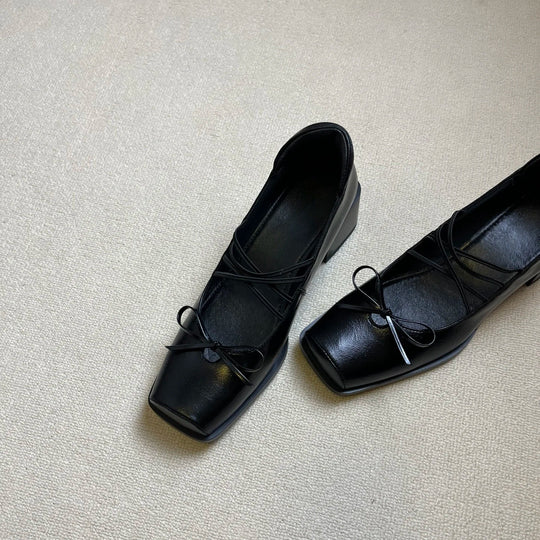 Damen Quadratpumps mit dekorativen Schnürdetails und elegantem Blockabsatz R&B