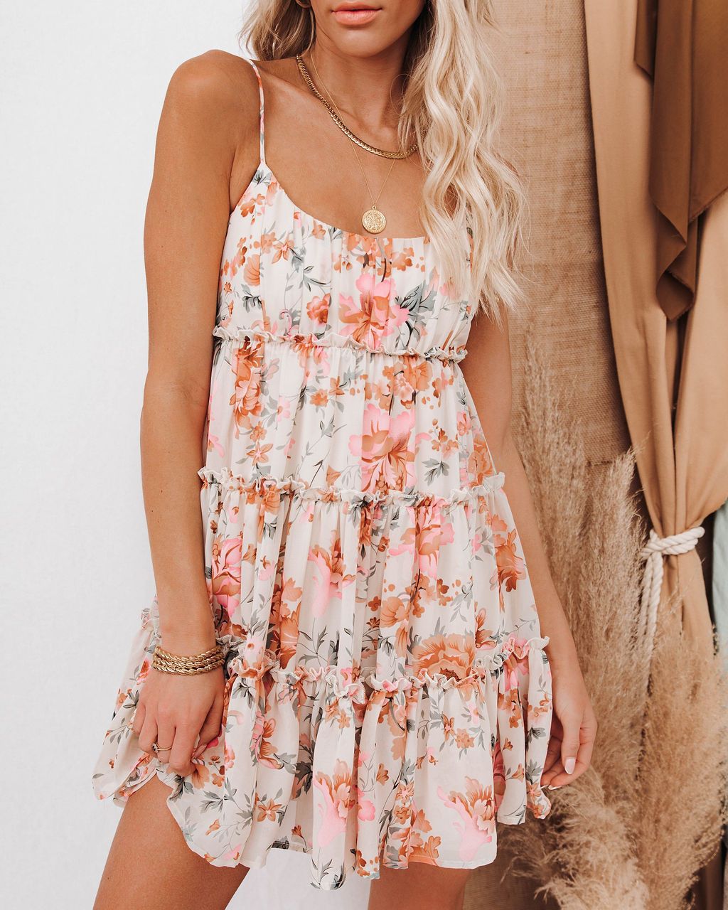 Damen Sommerliches Rüschens Kleid mit floralen Akzenten und verstellbaren Spaghettiträgern R&B
