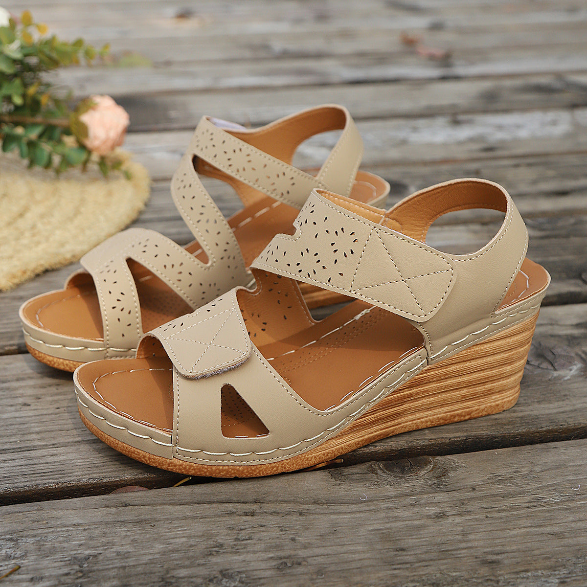 Damen Wedge-Sandaletten mit verzierten Riemen R&B