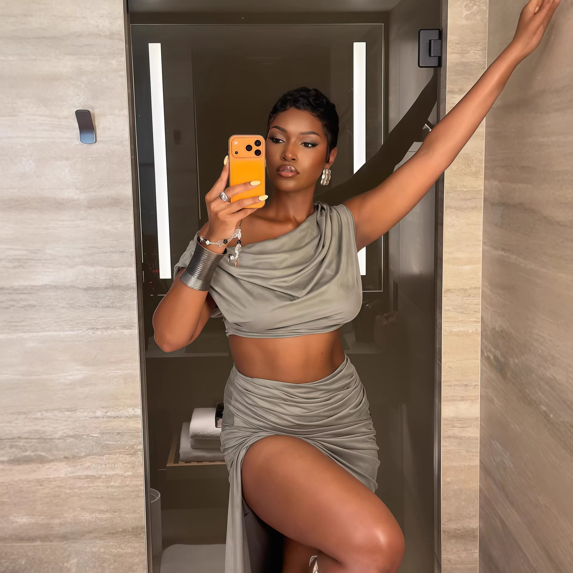 Damen Elegantes Two-Piece Set mit asymmetrischem Oberteil und gerafftem Rock R&B