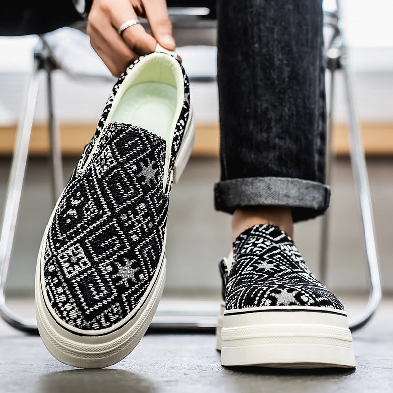 Damen Modische Slip-On Sneakers mit einzigartigem gewR&Btem Design R&B