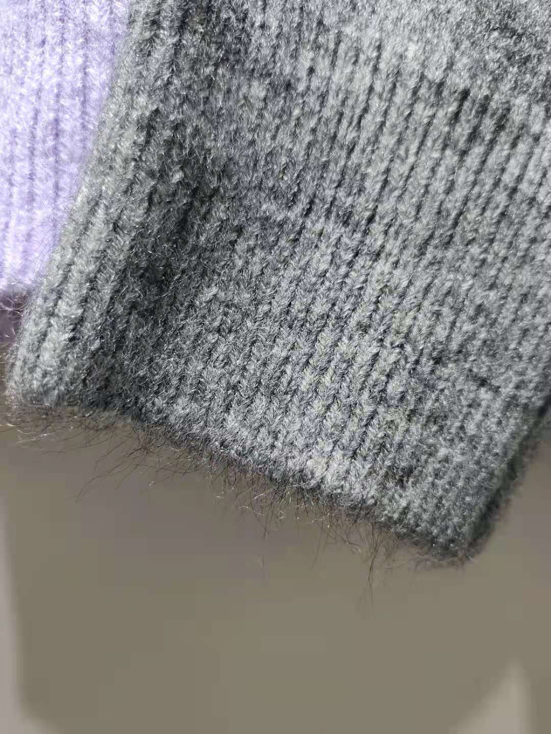 Damen Oversized Strickpullover mit hochabschließendem Kragen und voluminösen Ärmeln R&B