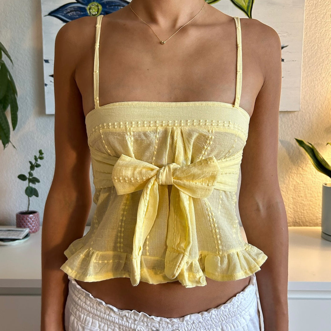 Damen Verspieltes Spaghetti-Trägertop mit Rüschen und Knopfdetail R&B
