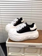Damen Sneakers mit gesteigertem Plateau-Design und modischer Ziersteppung R&B