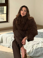 Damen Luxuriöse Felljacke mit voluminösen Ärmeln und elegantem Schnitt