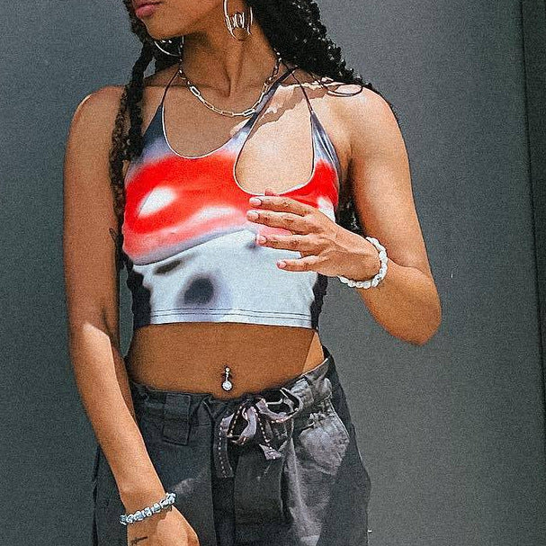 Damen Crop-Top mit asymmetrischem Trägerdesign und lR&Bhaftem Grafikdruck R&B