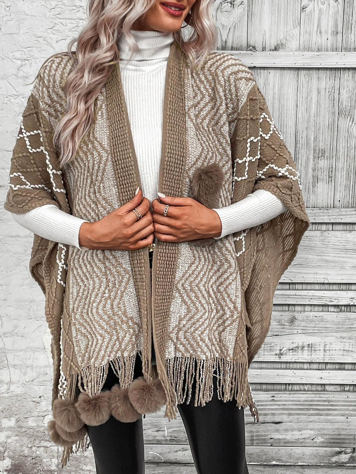 R&B | Cape Schal Cardigan Wolle Strick Übergröße Fransen Saum V-Ausschnitt Boho Stil