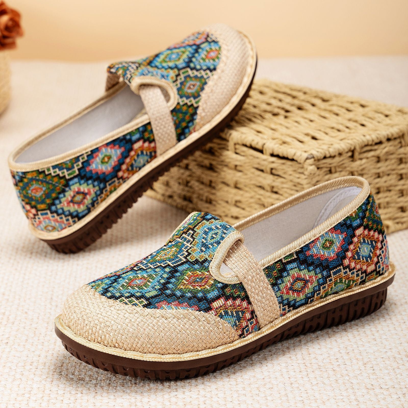 Damen Bequeme und modische Slipper mit buntem Muster R&B
