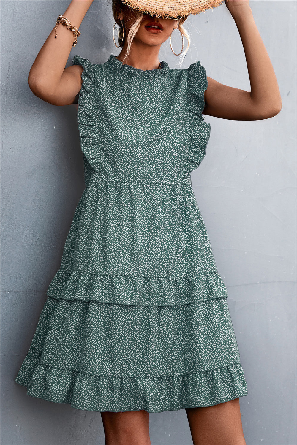 Damen luftiges Sommerkleid mit voluminösen Rüschensäumen und femininer Silhouette R&B