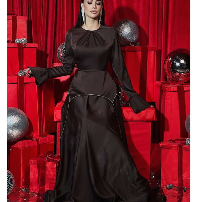 Damen Elegantes Abendkleid mit fließendem Schnitt und hochwertigen Details R&B