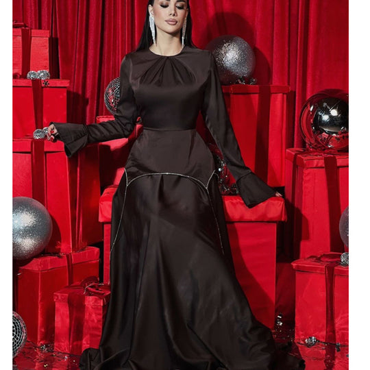 Damen Elegantes Abendkleid mit fließendem Schnitt und hochwertigen Details R&B