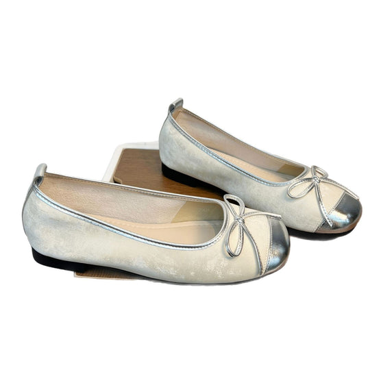 Damen Elegante Ballerinas mit hochwertiger Metallic-Oberfläche und modischem Schleifenakzent R&B