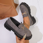 Damen modische Mokassins mit robustem Profil und stilvollem Ketten-Detail R&B