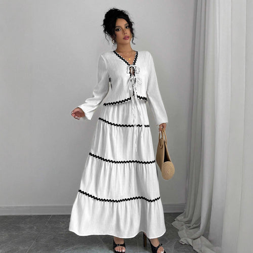 Damen Maxi-Kleid mit verspieltem Schnürungsausschnitt und elegantem Rüschenboden R&B