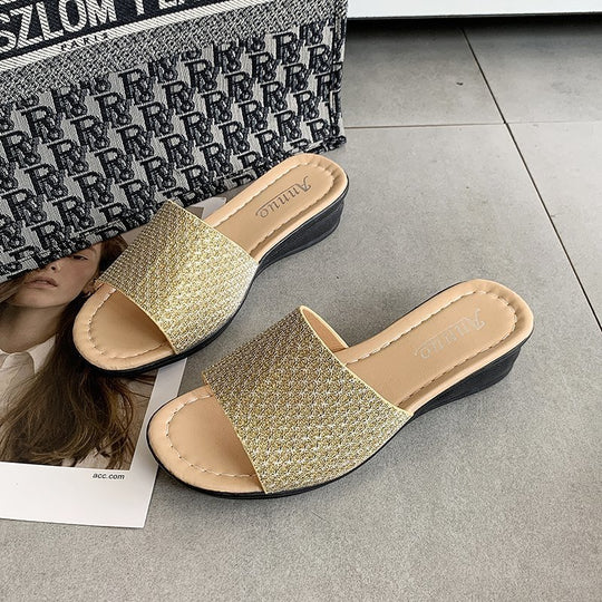 Damen nan Glitzerslipper mit breiter Riemenfront, offenem Zehenbereich, gepolstertem Komfortfußbett und leichtem Keilabsatz R&B