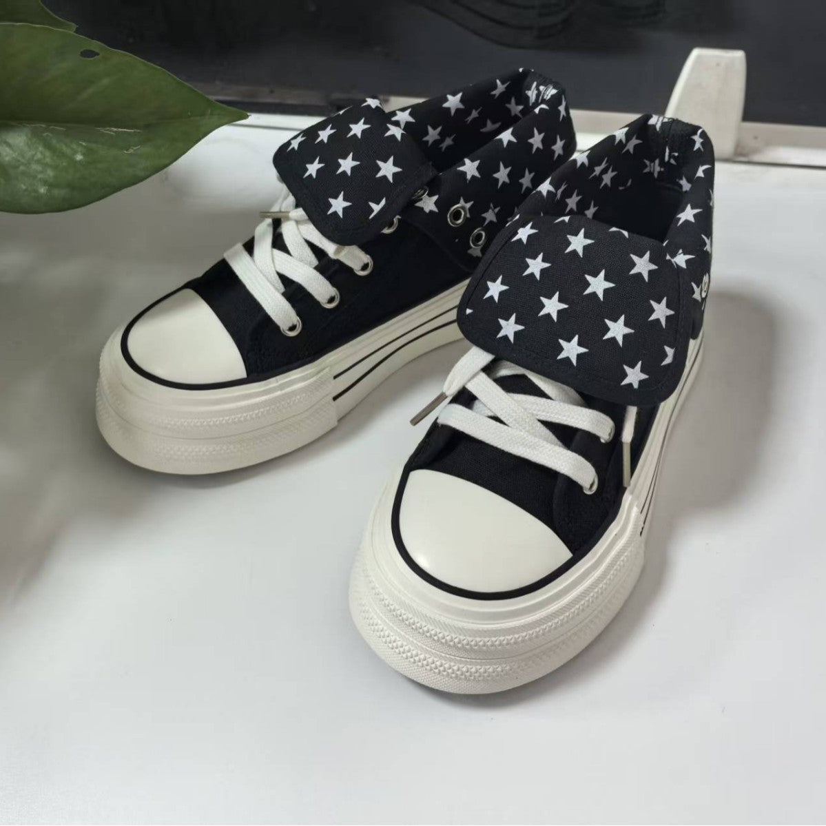 Damen Lässige Sneakers mit abnehmbaren Kragen und einzigartigem Sternenmuster