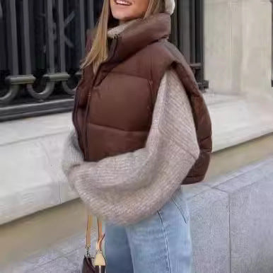 Damen cropped Daunenweste mit hohem Kragen und praktischen Taschen R&B