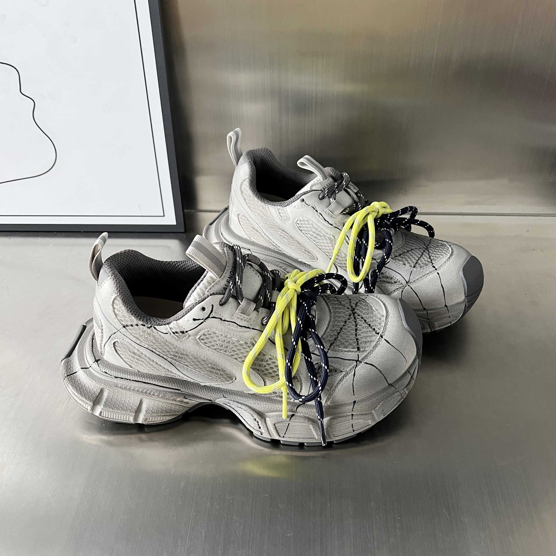 Damen Sportliche Laufschuhe mit innovativem Design und robustem Profil R&B