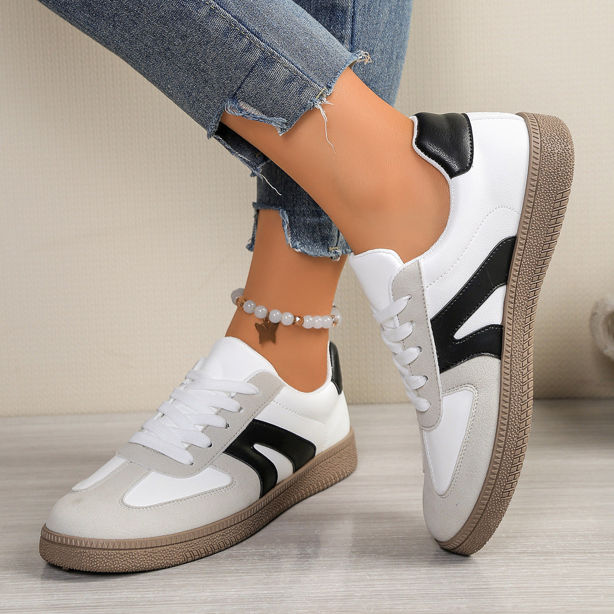 Damen Sneakers im modernen Design mit leicht gepolsterter Laufsohle R&B