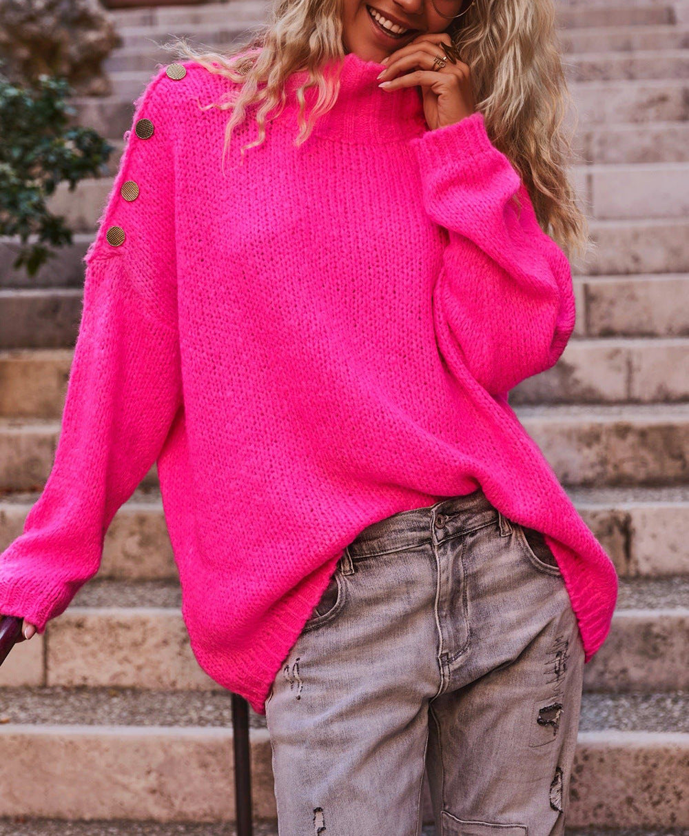 Damen Grobstrickpullover mit hohem Kragen und modischen Knopfdetails R&B