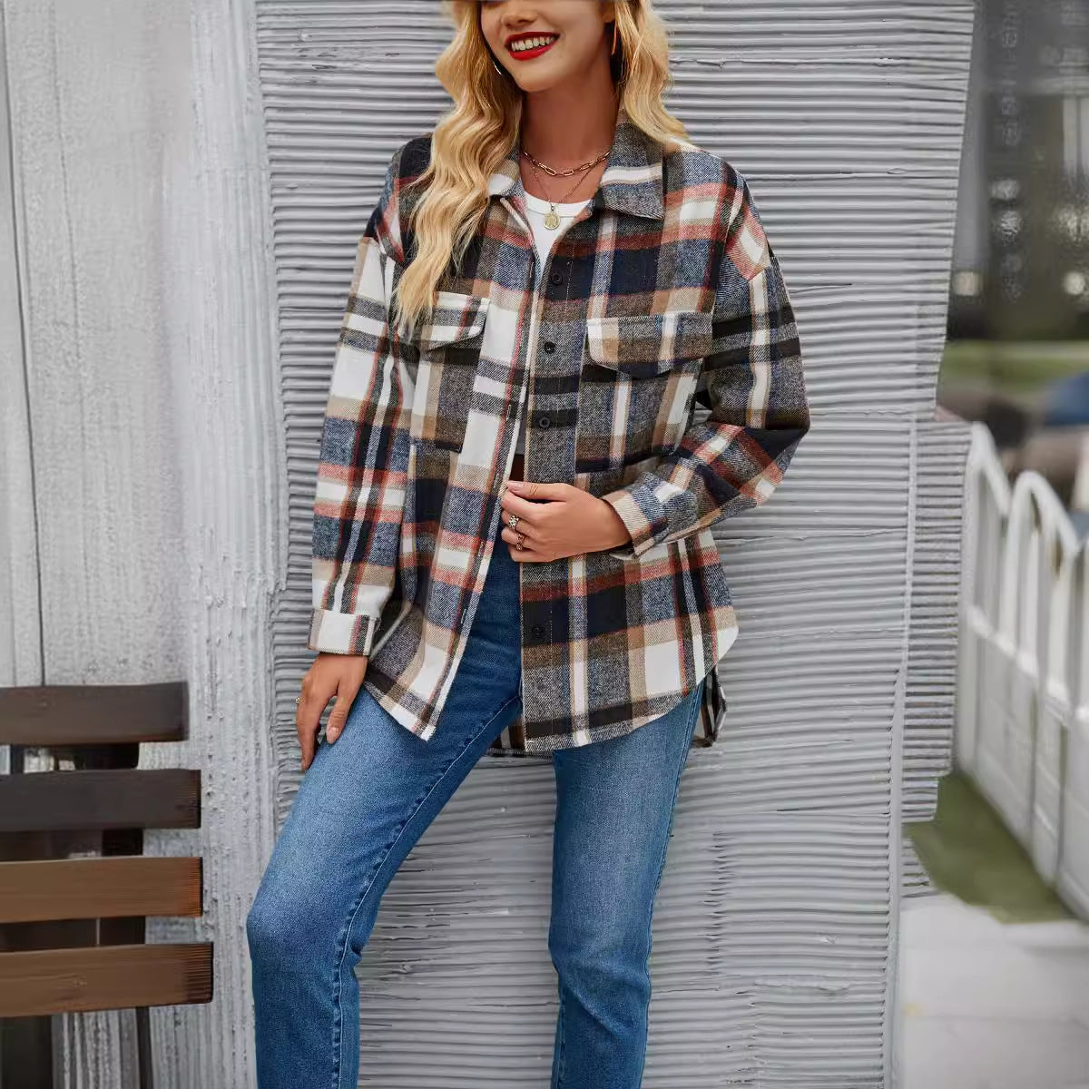 Damen Karottenjacke im lässigen Oversized-Stil mit kontrastierenden Karomustern R&B
