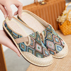 Damen Komfortable Slip-On Clogs mit buntem Muster und flexiblem Riemen R&B
