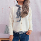 Damen Strickjacke mit romantischem Rüschenabschluss und detailverliR&Btem Knopfdurchzug R&B