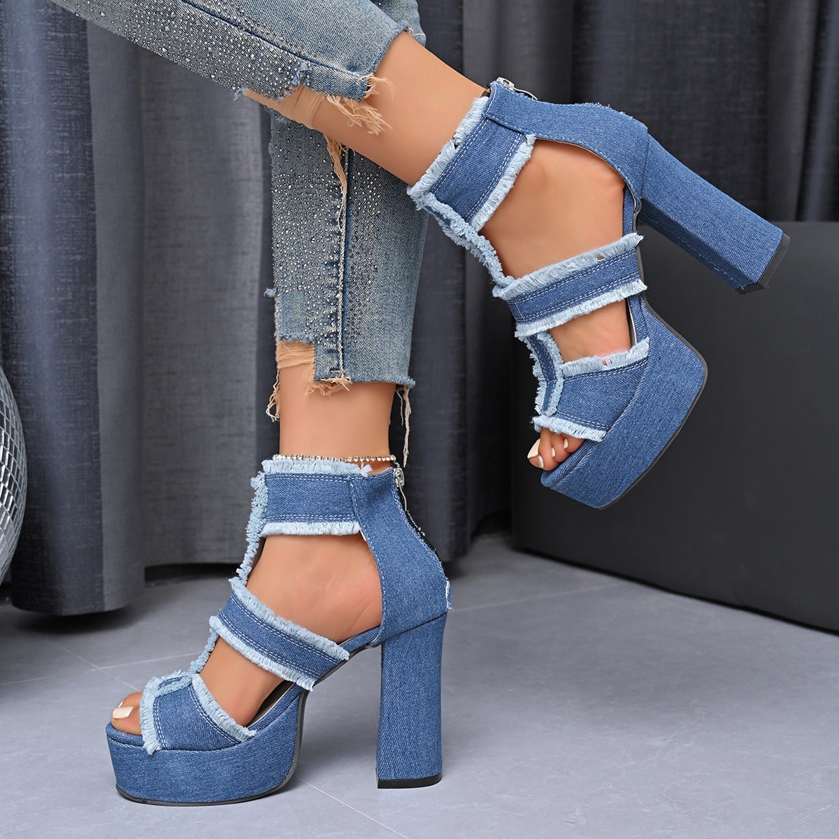 Damen High Heel Sandalen mit fransigen Details und Plateau