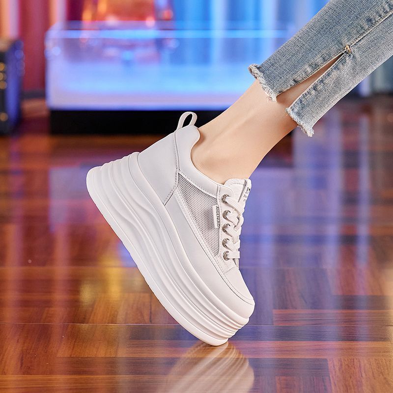 Damen Sportliche Plateausneaker mit atmungsaktiver Obermaterialkombination