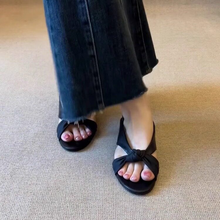 Damen Slingback-Sandalen mit modischem Knoten-Detail und komfortabler Fußbettgestaltung