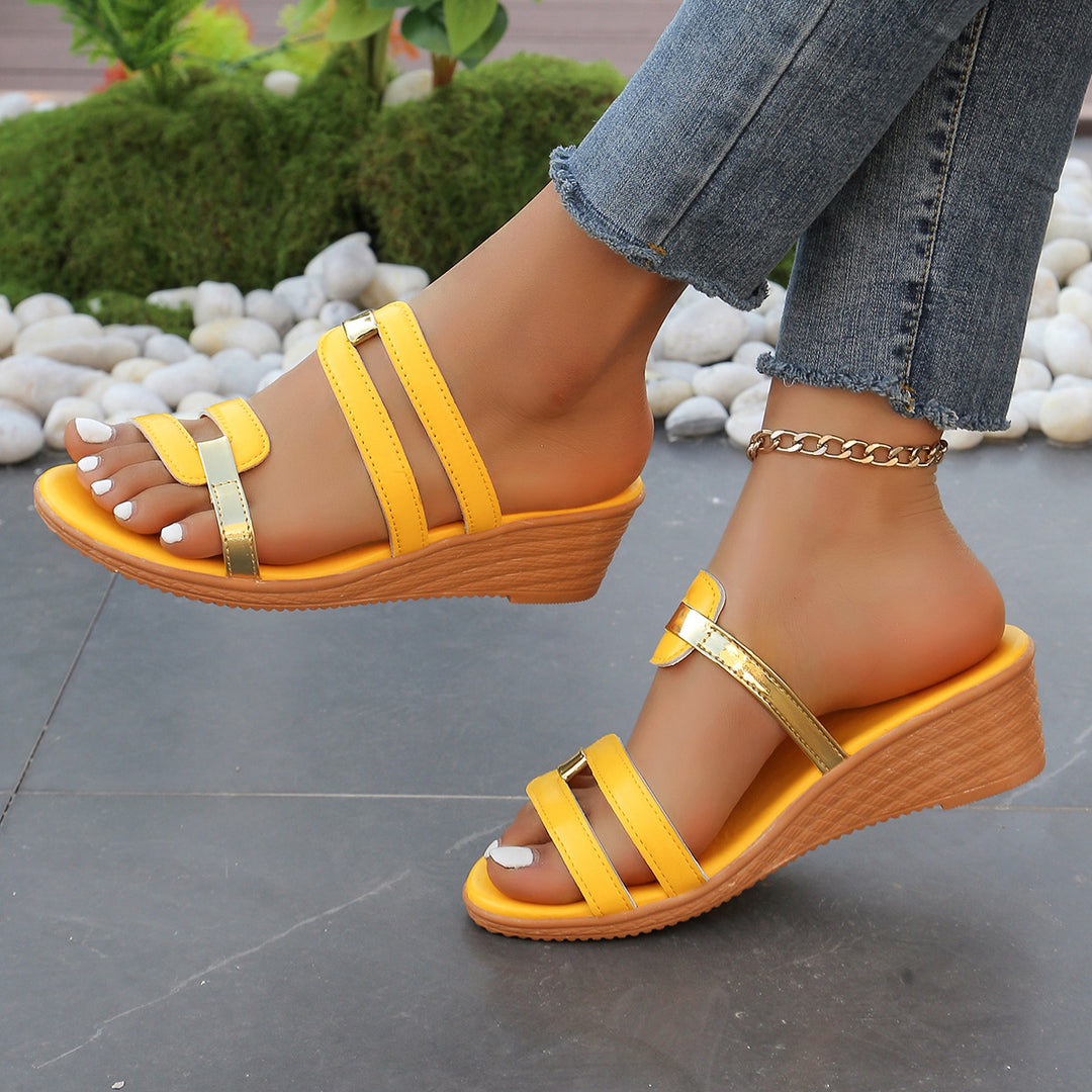 Damen nan Keilabsatzsandalen mit verstellbaren Riemen und Metallapplikationen R&B