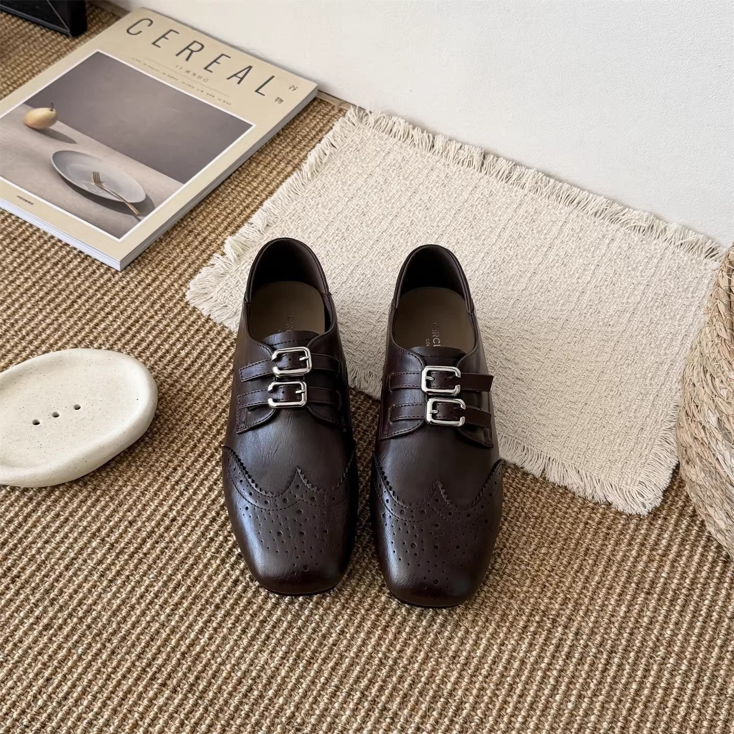 Damen Elegante Schnürschuhe mit doppeltem Schnallenverschluss und perforierten Details R&B