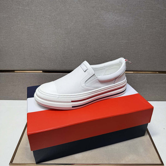 Damen Komfortable Slip-On Sneakers mit modischem Design und raffiniertem Sohlenprofil R&B