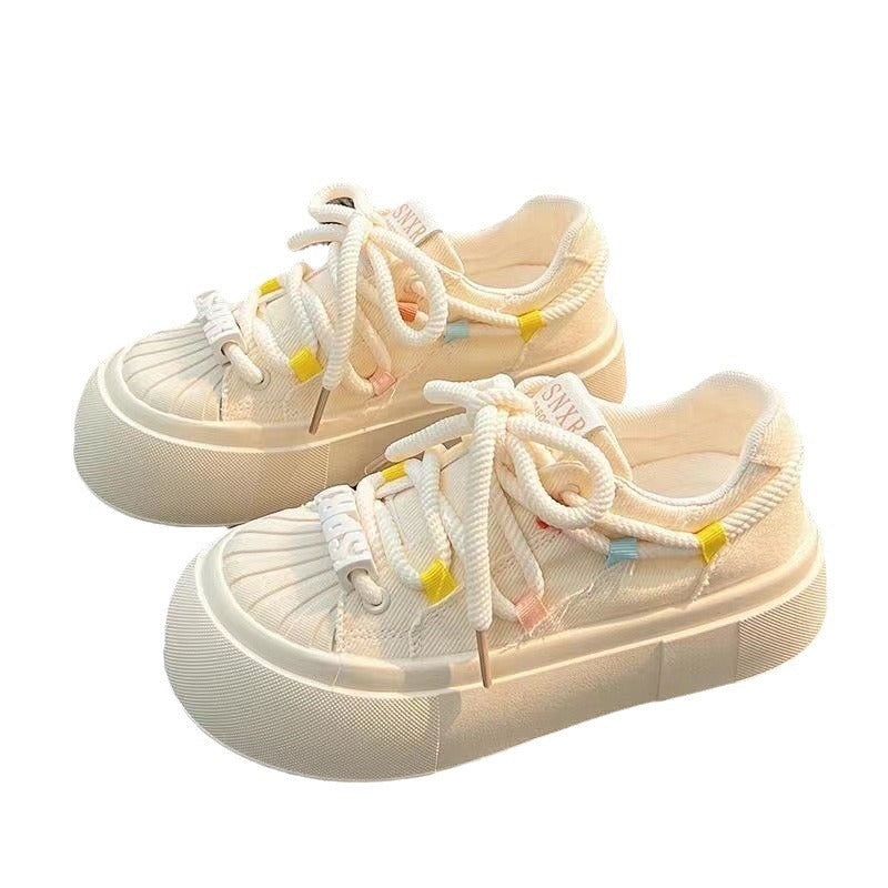 Damen Sportliche Plateau-Sneaker mit farbenfrohen Akzenten und robustem Obermaterial