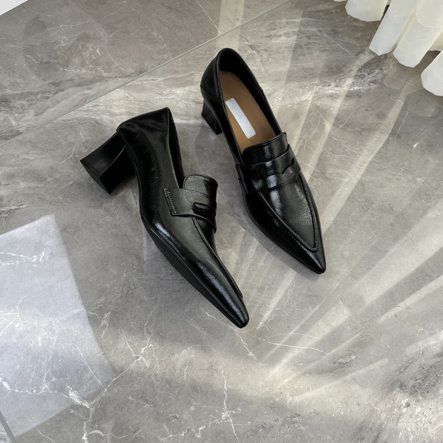 Damen spitze Pumps mit elegantem Riemen und bequemen Blockabsatz