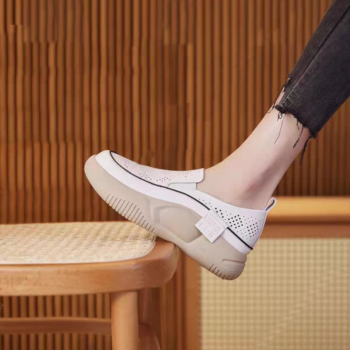 Damen Atmungsaktive Slip-On Sneakers mit modischem Lochdesign