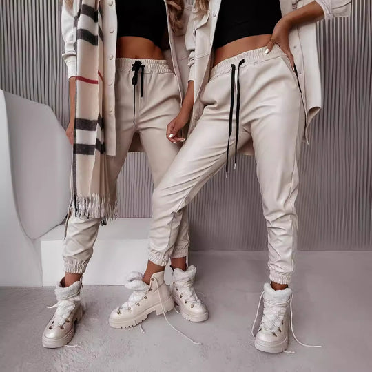 Damen Bequeme Jogginghose mit stilvollen Cut-Outs und elastischem Bund R&B