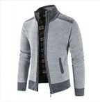 Herren Strickjacke mit hohem Kragen und kariertem Innenfutter