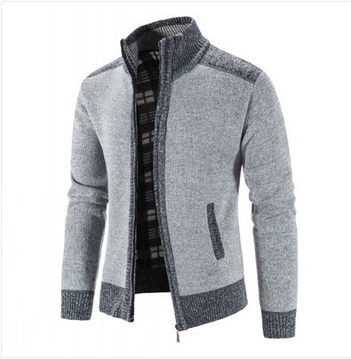 Herren Strickjacke mit hohem Kragen und kariertem Innenfutter