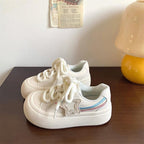 Damen Sneakers mit modernen Stern-Applikationen und komfortabler Plateausohle R&B