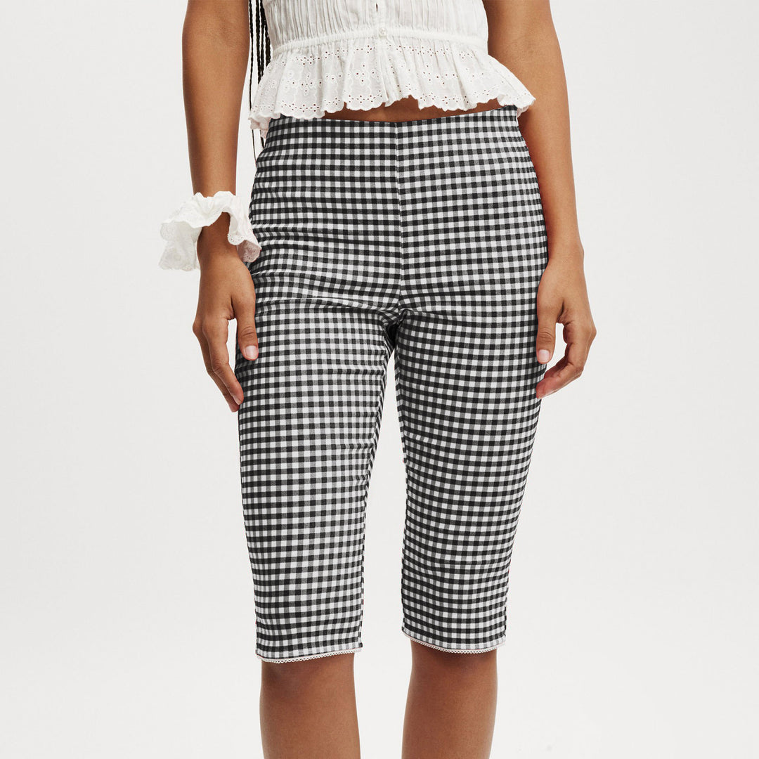 Damen luftiges Rüschentop mit Spitzenakzenten und karierter Hose R&B